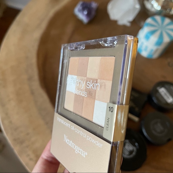 Makeup Bundle - Picture 3 of 11